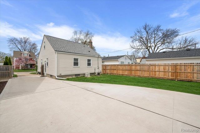 3150 Royal Avenue, Berkley, MI 48072