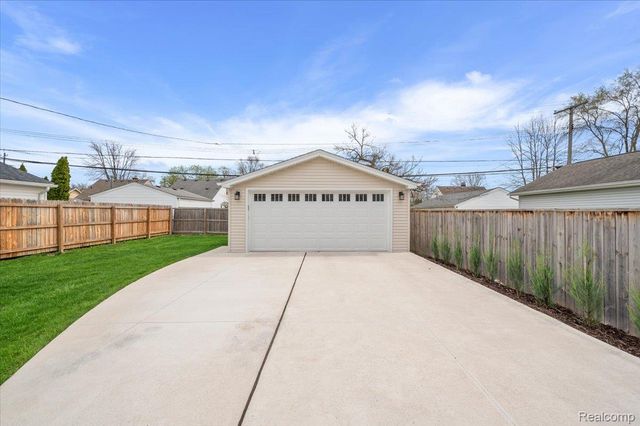 3150 Royal Avenue, Berkley, MI 48072