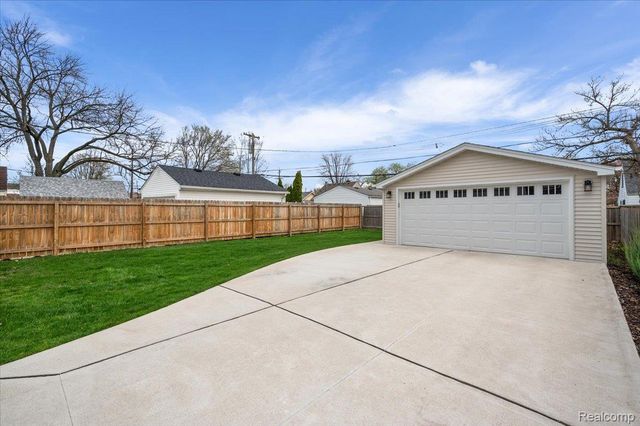 3150 Royal Avenue, Berkley, MI 48072