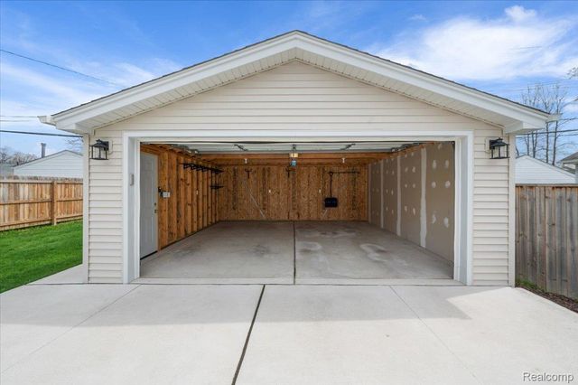 3150 Royal Avenue, Berkley, MI 48072