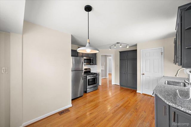 3150 Royal Avenue, Berkley, MI 48072