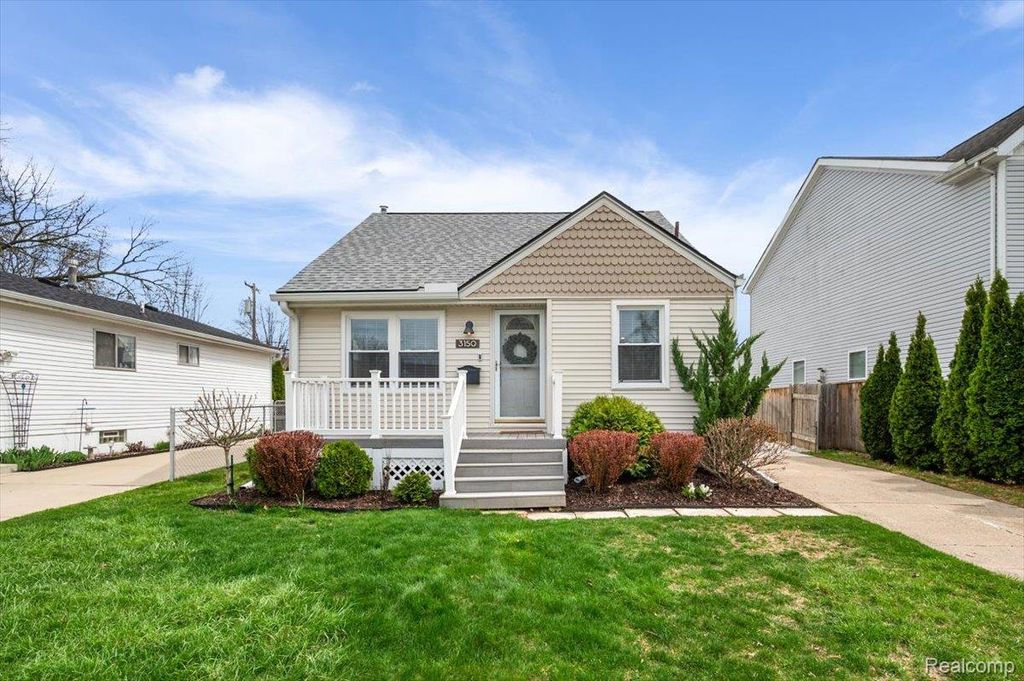 3150 Royal Avenue, Berkley, MI 48072