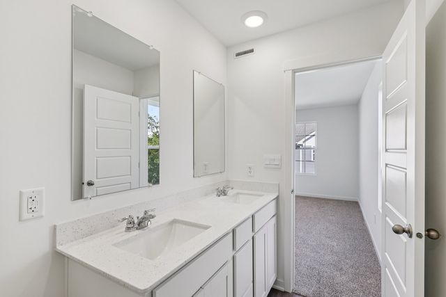 905 Briar Glen Court, Hampshire, IL 60140