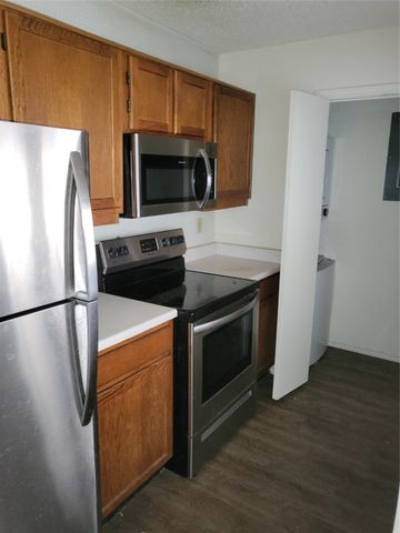 1741 Crest Grove Drive, Arlington, TX 76012