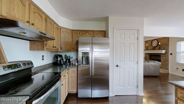 400 Olde Colony Cove, Louisville, KY 40214