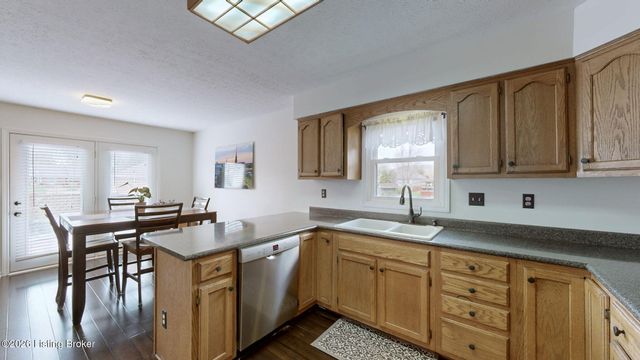 400 Olde Colony Cove, Louisville, KY 40214