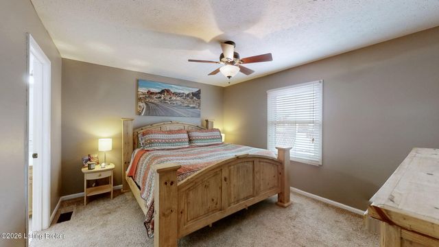 400 Olde Colony Cove, Louisville, KY 40214