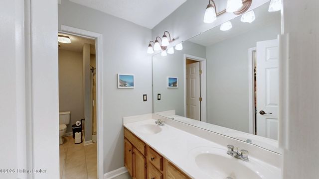 400 Olde Colony Cove, Louisville, KY 40214