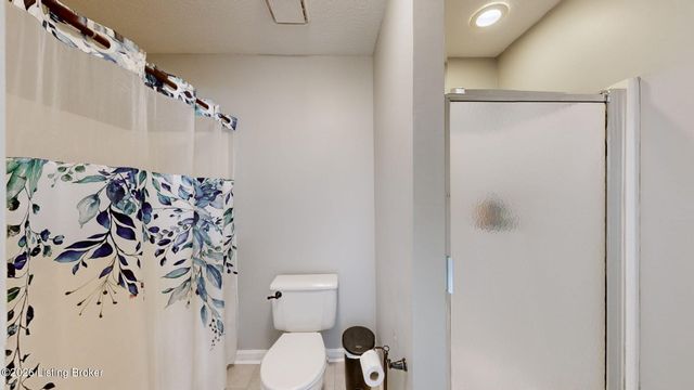 400 Olde Colony Cove, Louisville, KY 40214