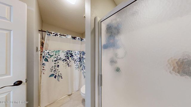 400 Olde Colony Cove, Louisville, KY 40214