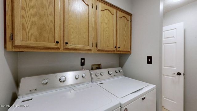 400 Olde Colony Cove, Louisville, KY 40214