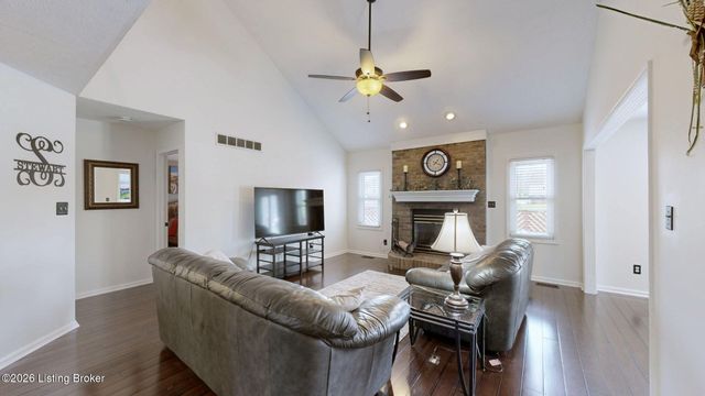 400 Olde Colony Cove, Louisville, KY 40214