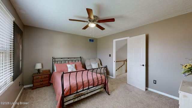 400 Olde Colony Cove, Louisville, KY 40214