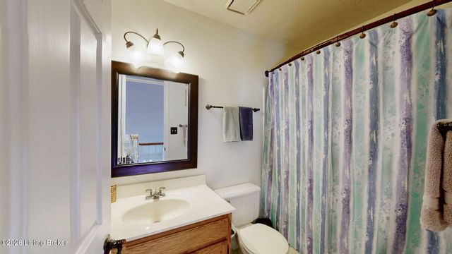 400 Olde Colony Cove, Louisville, KY 40214