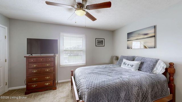 400 Olde Colony Cove, Louisville, KY 40214