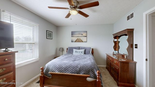 400 Olde Colony Cove, Louisville, KY 40214