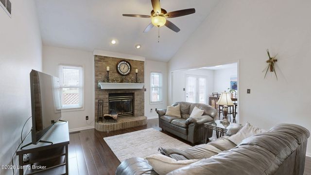 400 Olde Colony Cove, Louisville, KY 40214