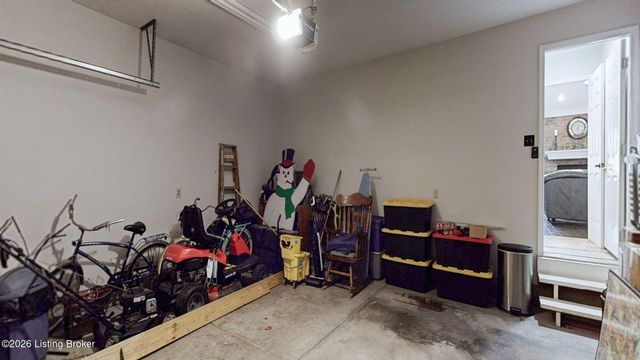 400 Olde Colony Cove, Louisville, KY 40214