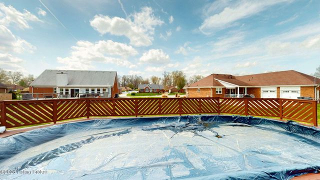 400 Olde Colony Cove, Louisville, KY 40214