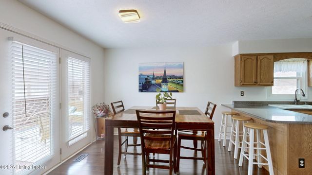 400 Olde Colony Cove, Louisville, KY 40214