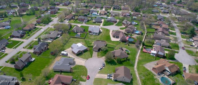 400 Olde Colony Cove, Louisville, KY 40214