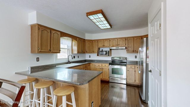 400 Olde Colony Cove, Louisville, KY 40214