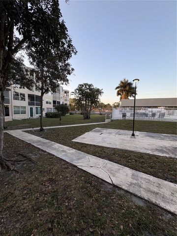 1401 NE 191st St D204, Miami, FL 33179