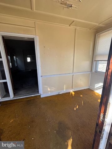 134 PUTCAN AVE, Essington, PA 19029