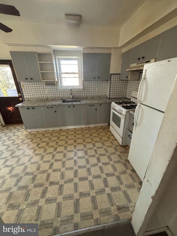 Image 7 of property listing at 134 PUTCAN AVE, Essington, PA 19029