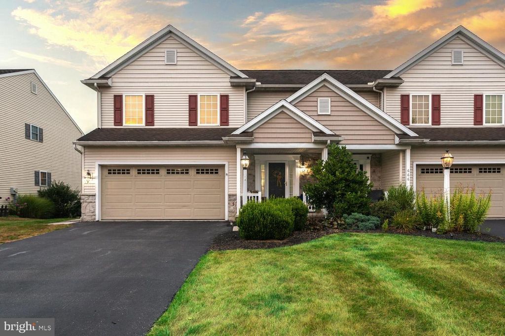 660 FLORIN AVE, Mount Joy, PA 17552