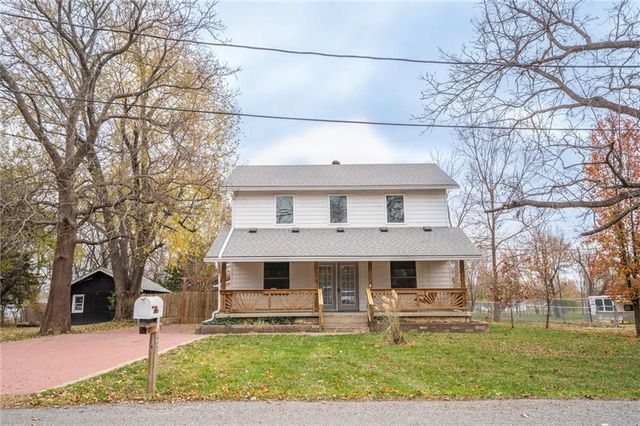 427 Pine Street, Wellsville, KS 66092