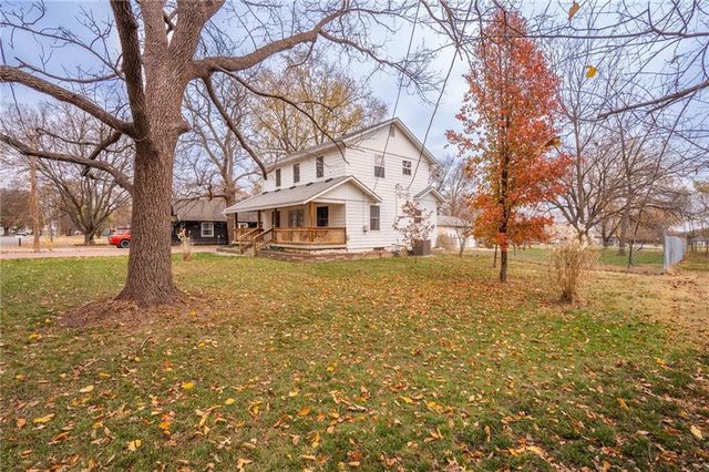 427 Pine Street, Wellsville, KS 66092