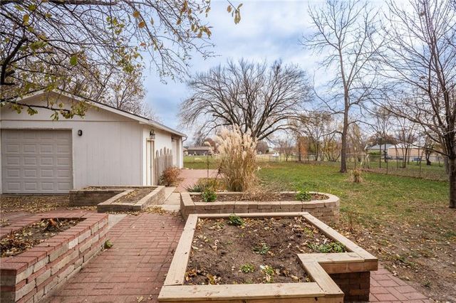 427 Pine Street, Wellsville, KS 66092