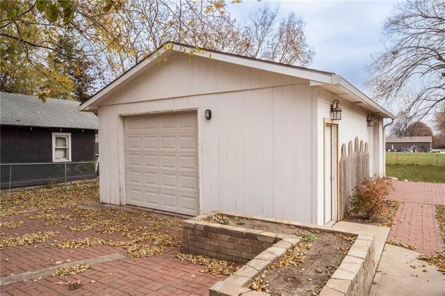 427 Pine Street, Wellsville, KS 66092