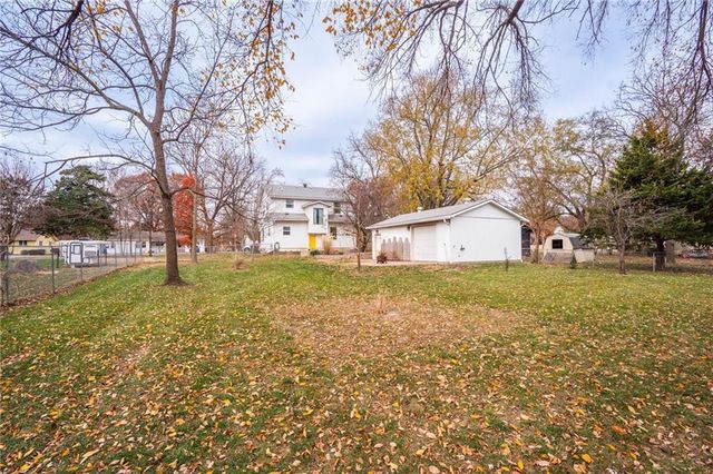 427 Pine Street, Wellsville, KS 66092