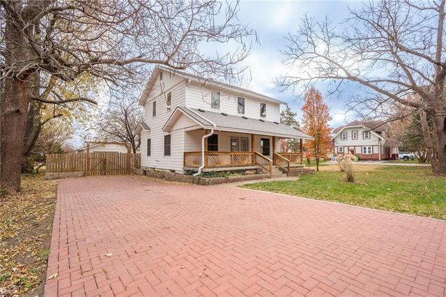 427 Pine Street, Wellsville, KS 66092