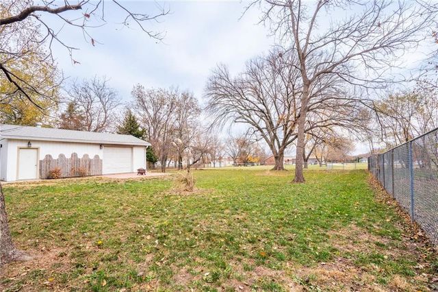 427 Pine Street, Wellsville, KS 66092