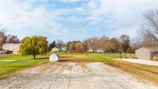 427 Pine Street, Wellsville, KS 66092