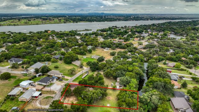 2808 Sky Harbour Drive, Granbury, TX 76049