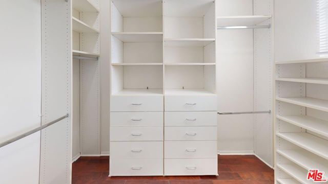 5655 Como Circle, Woodland Hills (los Angeles), CA 91367