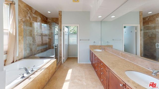 5655 Como Circle, Woodland Hills (los Angeles), CA 91367