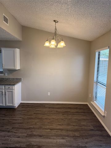 6206 Fernwood Drive, Arlington, TX 76001