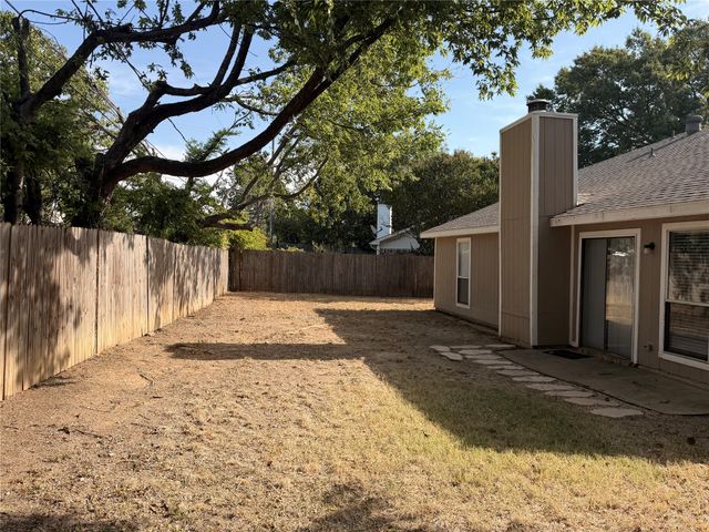 6206 Fernwood Drive, Arlington, TX 76001