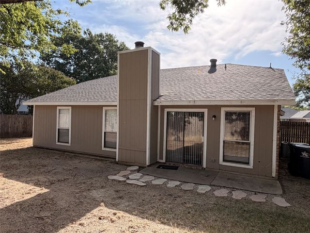6206 Fernwood Drive, Arlington, TX 76001