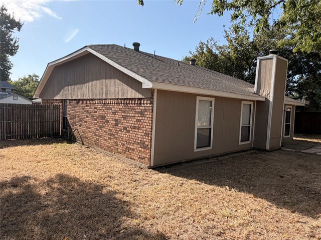 6206 Fernwood Drive, Arlington, TX 76001