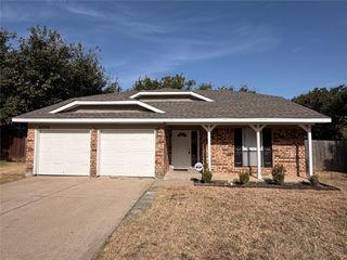6206 Fernwood Drive, Arlington, TX 76001