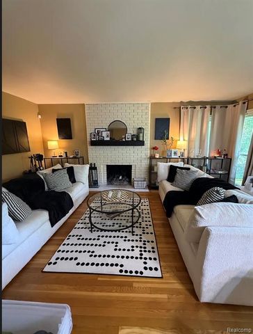 29358 Westbrook Parkway, Southfield, MI 48076