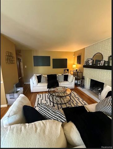 29358 Westbrook Parkway, Southfield, MI 48076