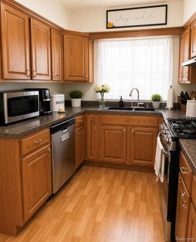 29358 Westbrook Parkway, Southfield, MI 48076