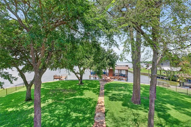 495 Wildwood Drive, Onalaska, TX 77360